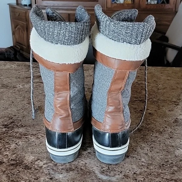 EUC Dream Pairs Women's mid calf waterproof winter snow boots - Picture 4 of 4